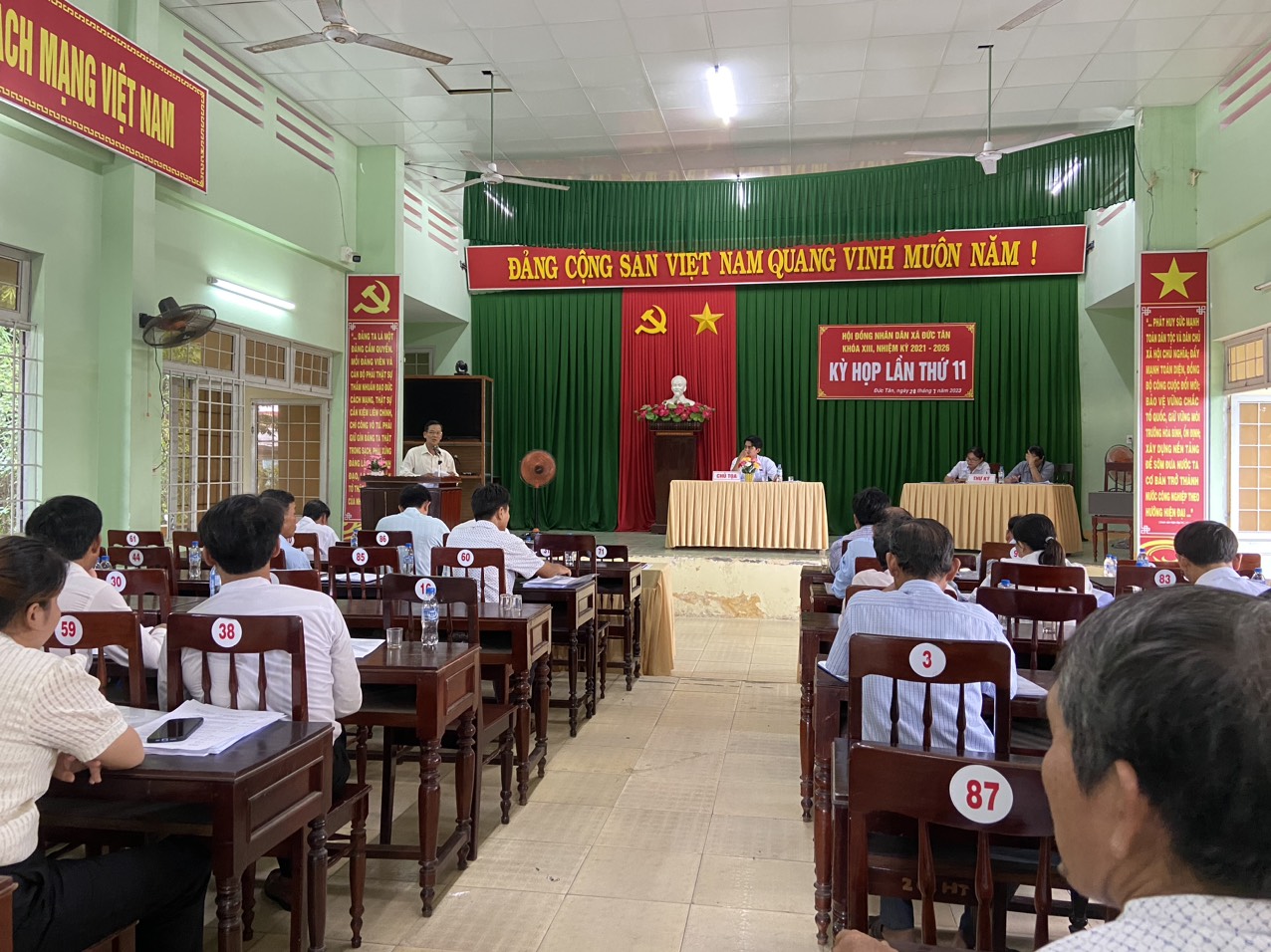 Đ/c: Phạm Thanh Bình - Trưởng Ban kinh tế - Xã hội, đại biểu HDND huyện phát biểu chỉ đạo Hội nghị